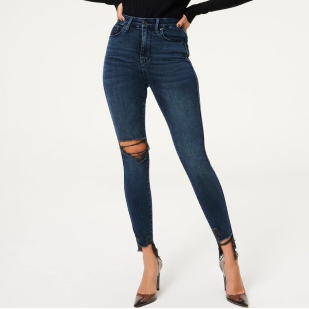 Good American  curve skinny 6/28
Darker wash with curtain hem and shadow pockets